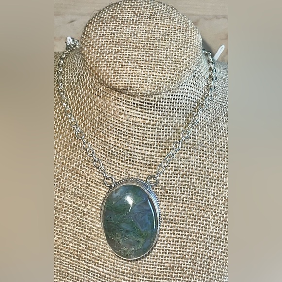 Green Moss Agate Pendant Necklace - Picture 13 of 14